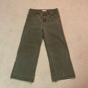 EUC. Ann Taylor LOFT. Denim cropped wide leg pants. Size 25. Green.
